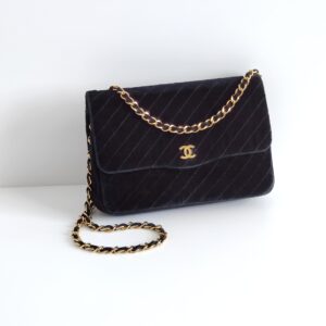 (SOLD) genuine pre-owned Chanel 1980s vintage velvet clutch on chain