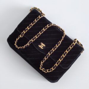 (SOLD) genuine pre-owned Chanel 1980s vintage velvet clutch on chain