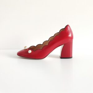 genuine pre-owned Gucci willow scalloped pumps