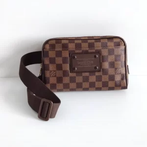 (SOLD) genuine (like-new) Louis Vuitton damier brooklyn bumbag