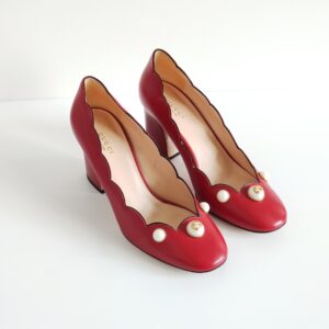genuine pre-owned Gucci willow scalloped pumps