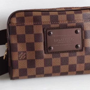 (SOLD) genuine (like-new) Louis Vuitton damier brooklyn bumbag