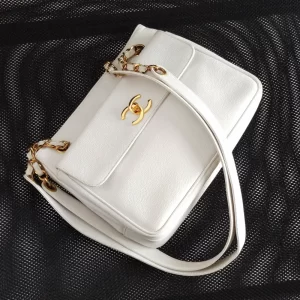 (SOLD) genuine pre-owned Chanel vintage caviar shoulder bag