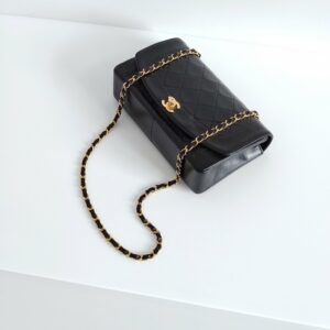 (SOLD) genuine pre-owned Chanel 1990s vintage medium (10in / 25cm) diana flap