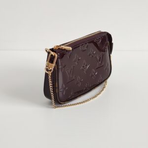 (SOLD) genuine (NEW) Louis Vuitton vernis mini pochette accessoires