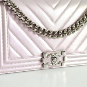 (SOLD) genuine pre-owned Chanel iridescent chevron old-medium boy bag