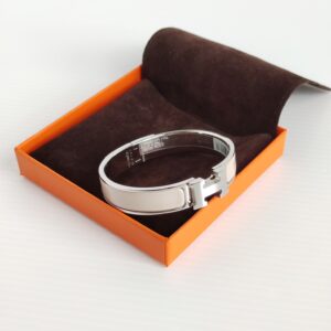 (SOLD) genuine (like-new) Hermès clic H bracelet – beige rose