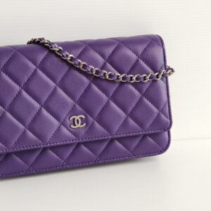 (SOLD) genuine (almost-new) Chanel classic wallet on chain (WOC)