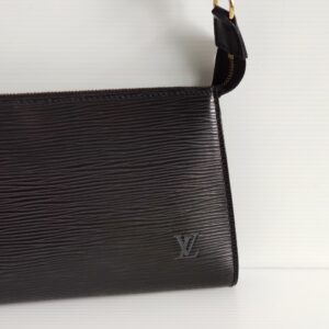 (SOLD) genuine pre-owned Louis Vuitton vintage epi pochette