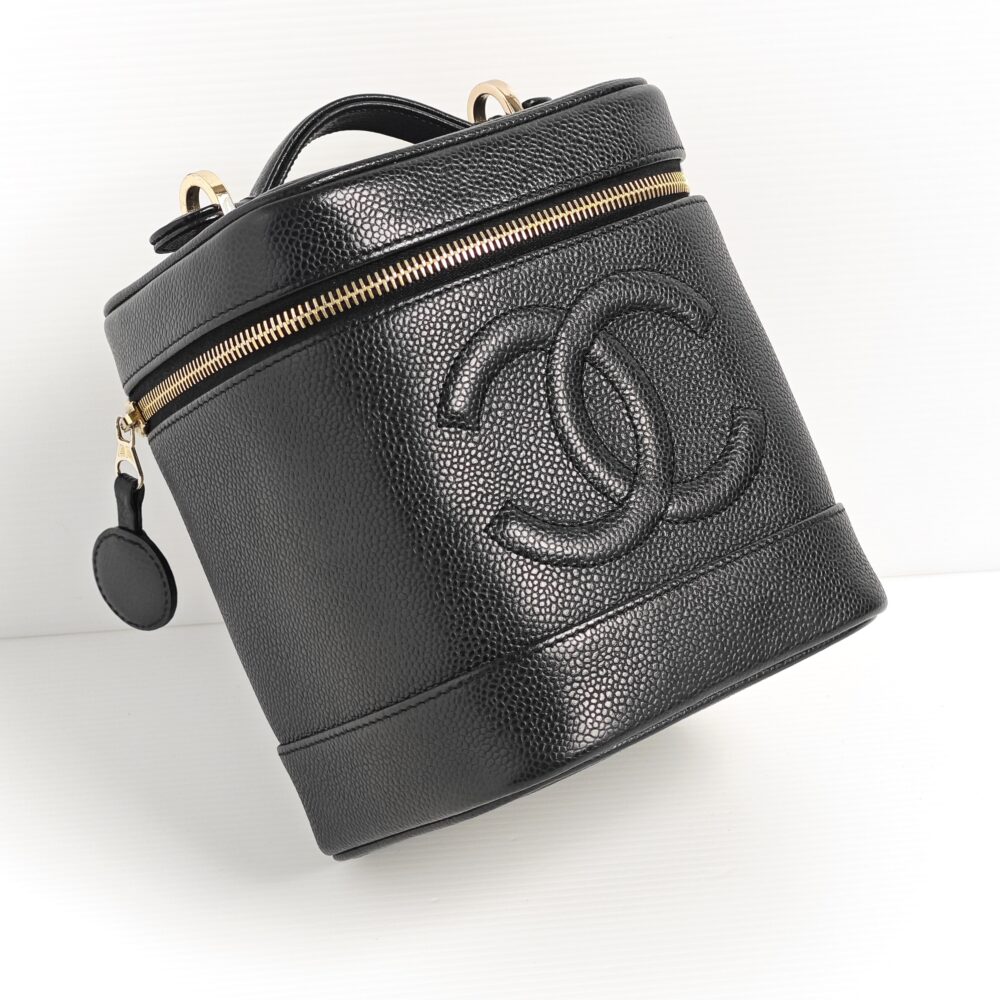 SOLD) genuine pre-owned Chanel vintage black caviar vanity case – Deluxe  Life Collection