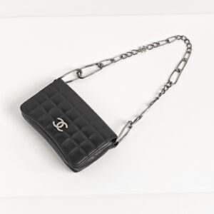 (SOLD) genuine pre-owned Chanel 2003 vintage “chocolate bar” chain pochette