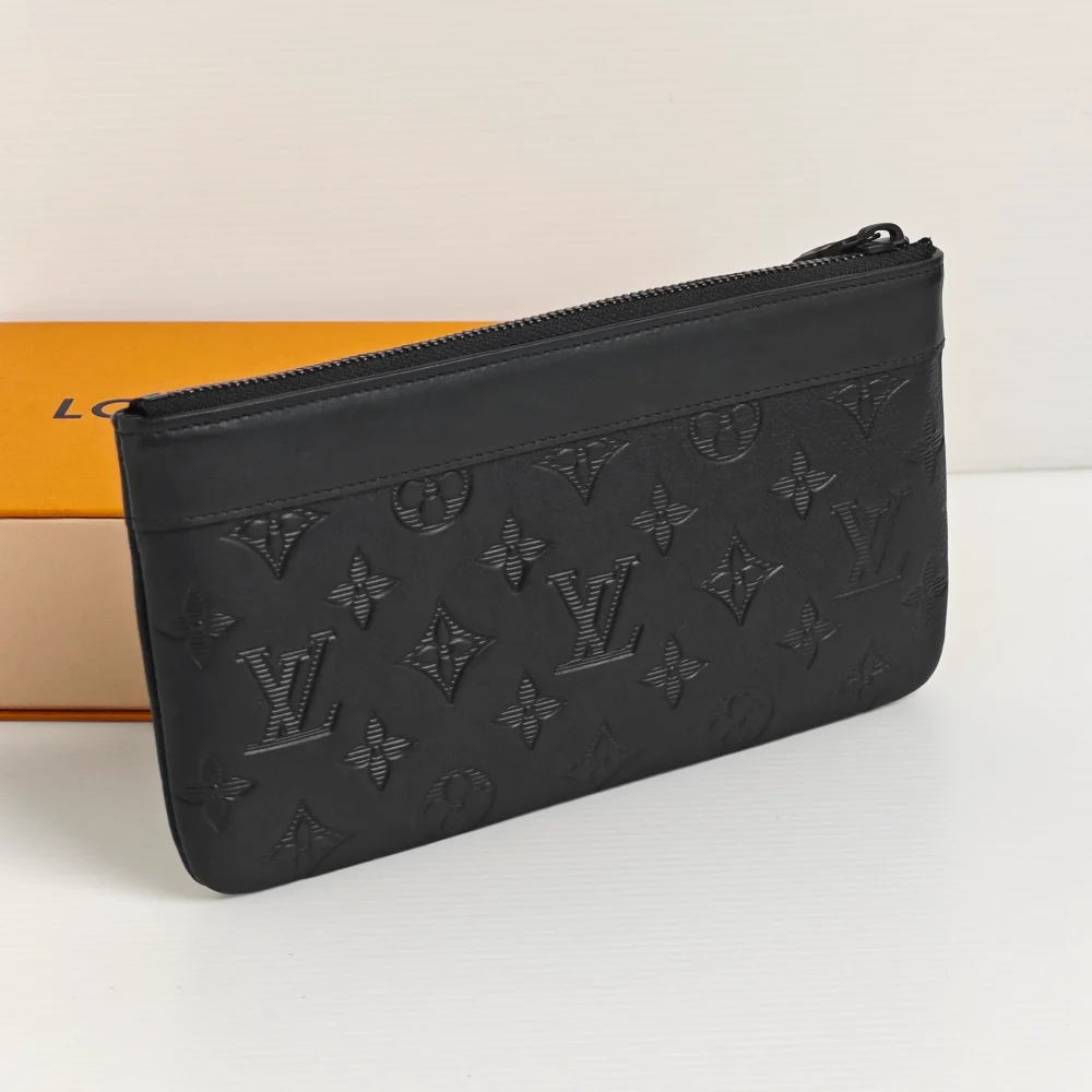 genuine pre-owned Louis Vuitton pochette discovery PM - Image 3