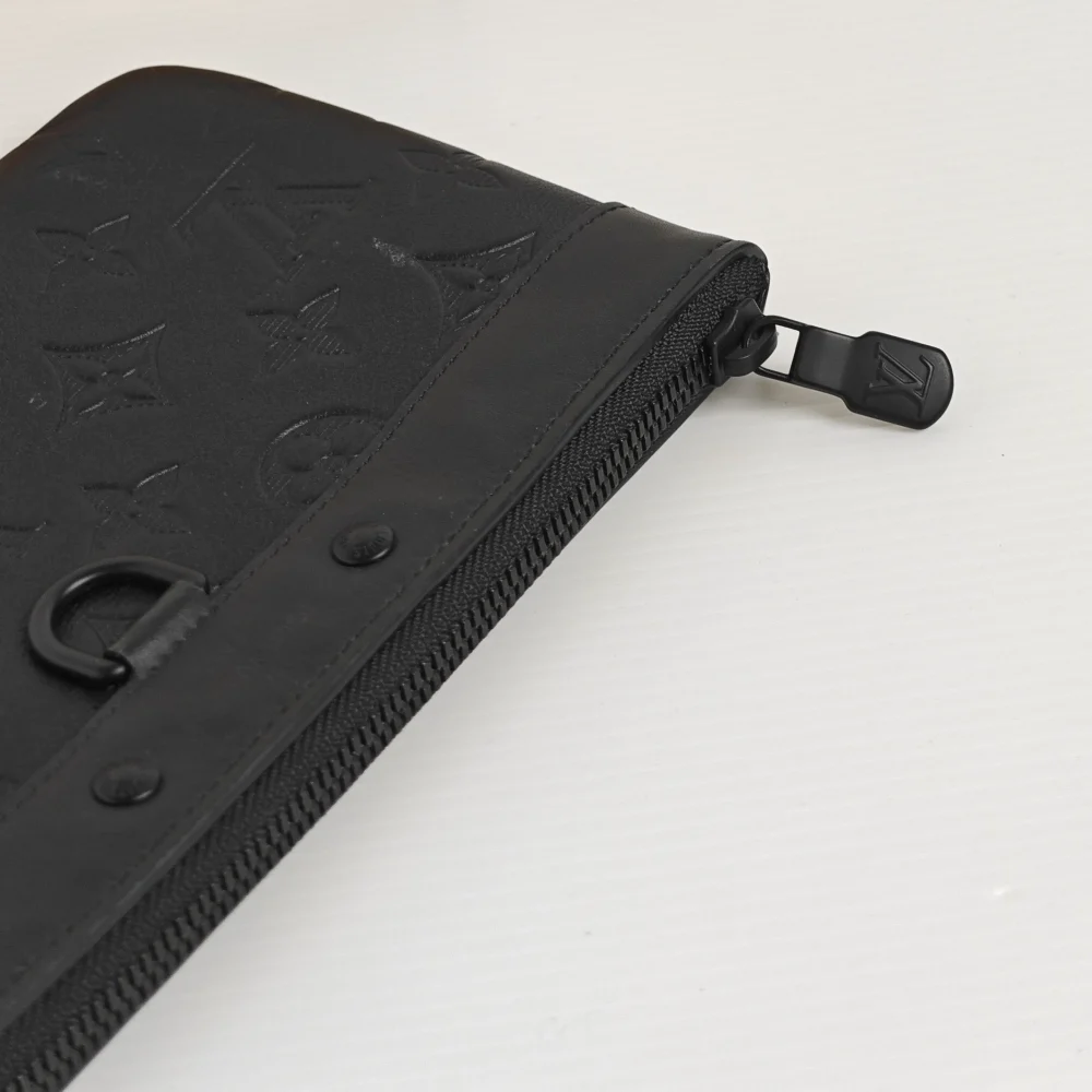 genuine pre-owned Louis Vuitton pochette discovery PM - Image 4