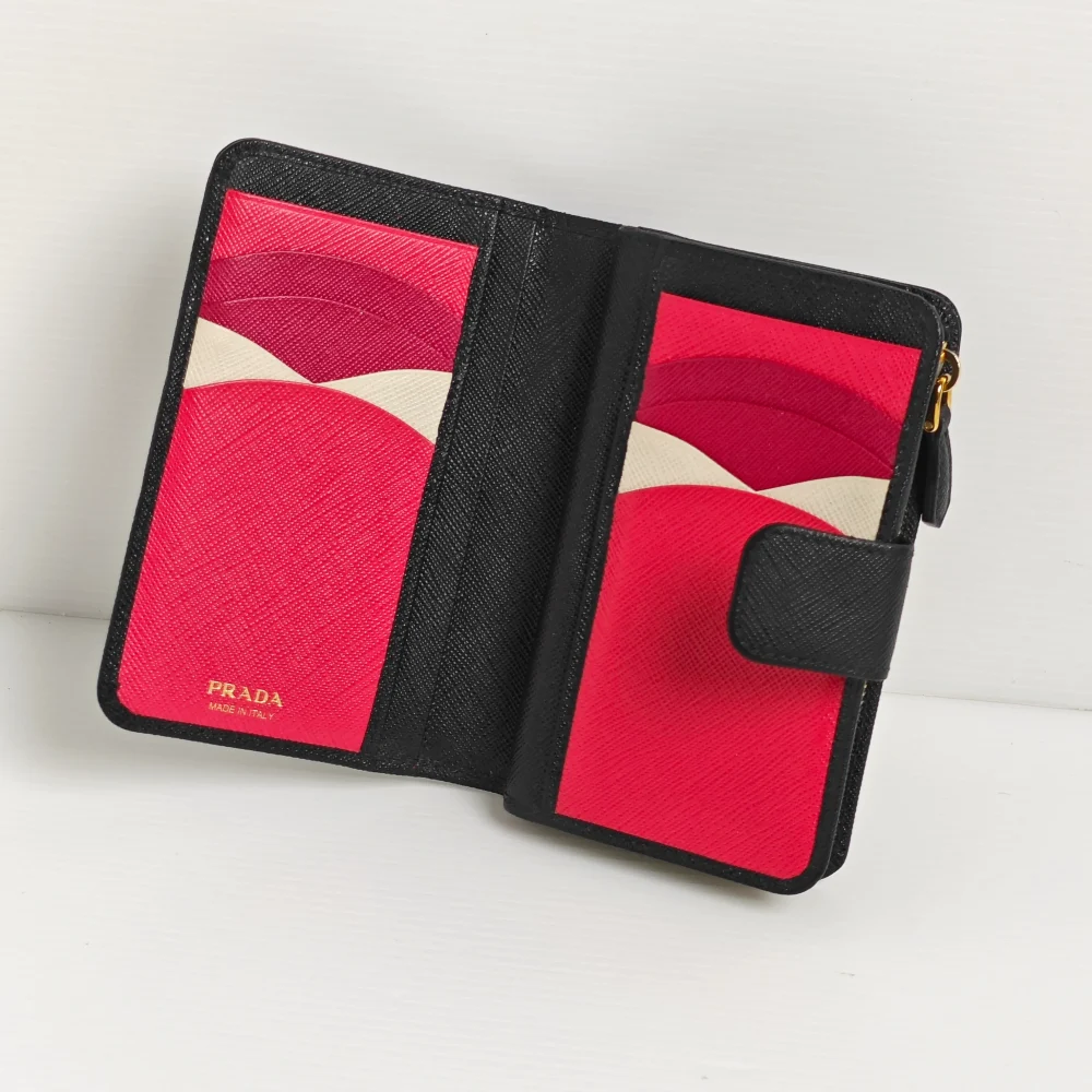 (Unavailable) genuine (like-new) Prada saffiano leather medium wallet - Image 2