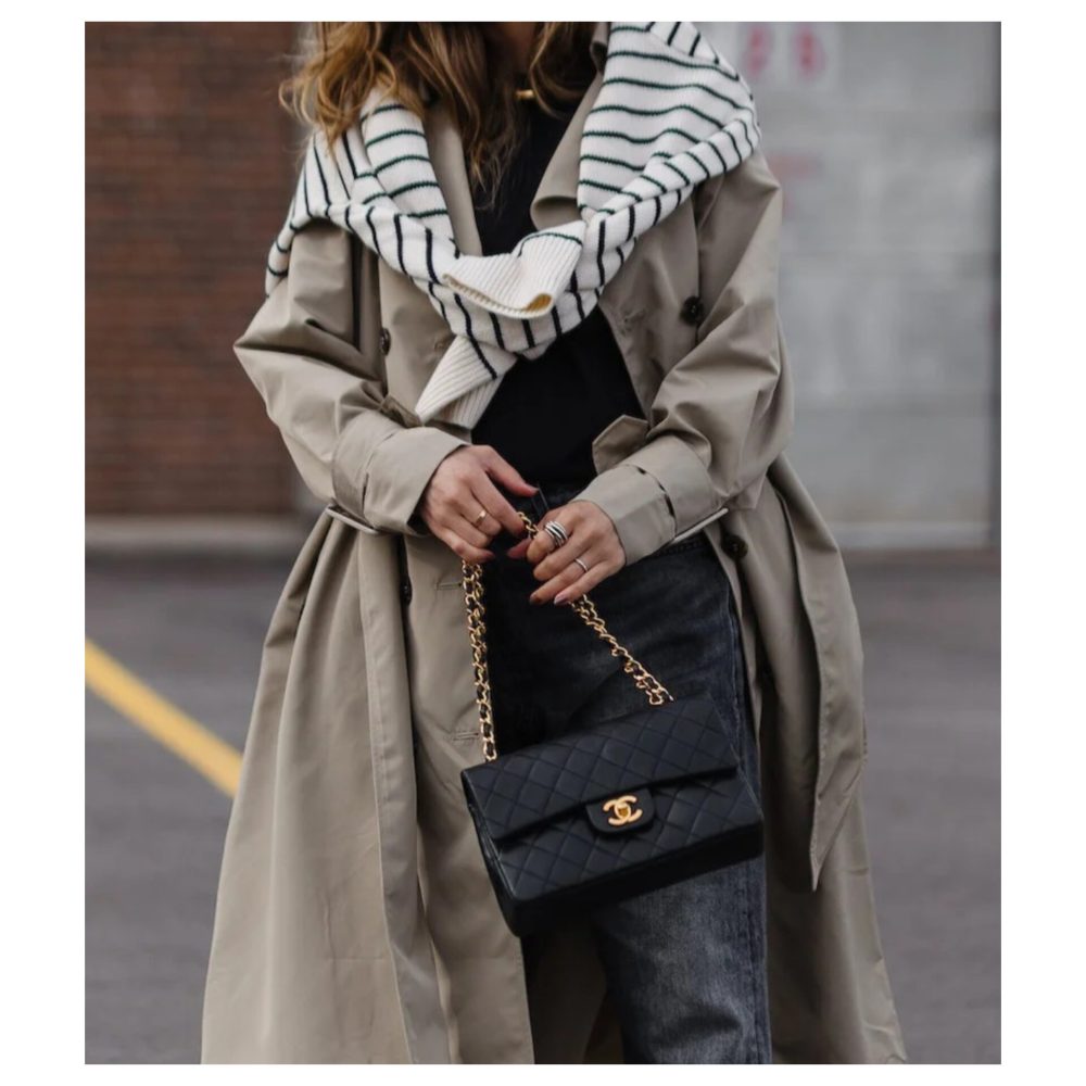 genuine pre-owned Chanel medium classic flap - black caviar 24k ghw - Image 3