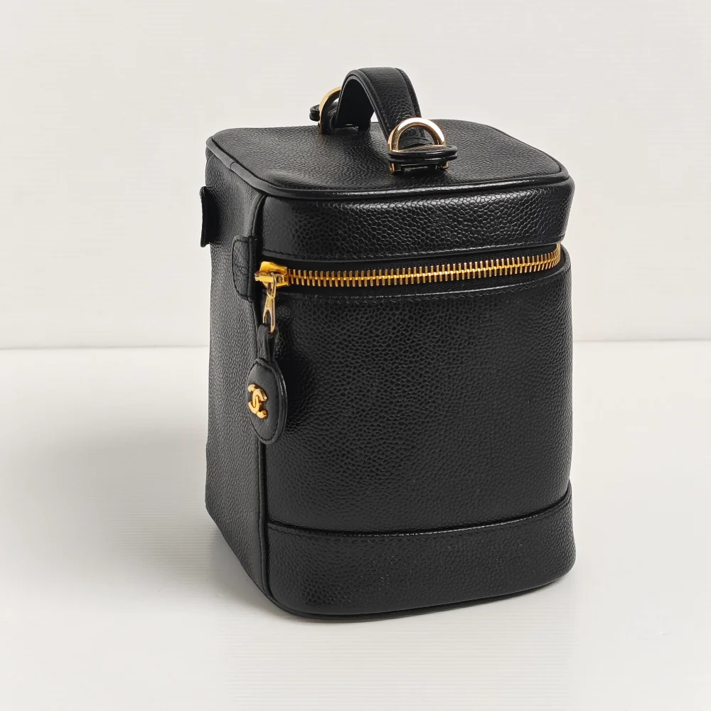 genuine pre-owned Chanel vintage black caviar vanity case - Image 4