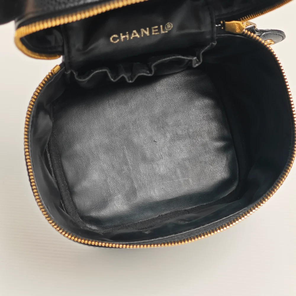 genuine pre-owned Chanel vintage black caviar vanity case - Image 10