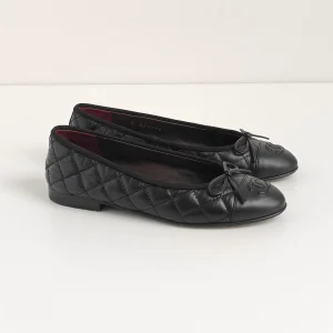 genuine (almost-new) Chanel classic ballerinas (36C)
