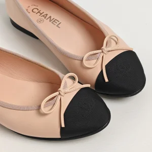genuine (almost-new) Chanel classic ballerinas (38C)