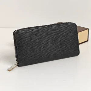 genuine pre-owned Louis Vuitton epi leather zippy wallet