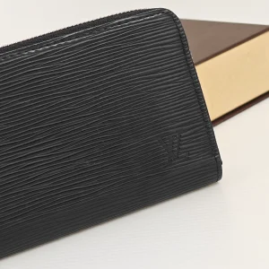 genuine pre-owned Louis Vuitton epi leather zippy wallet