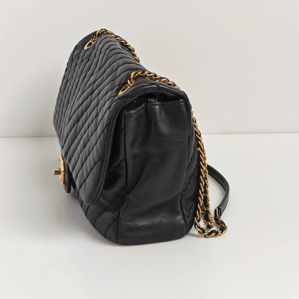 genuine pre-owned Chanel large surpique chevron flap bag - Image 5