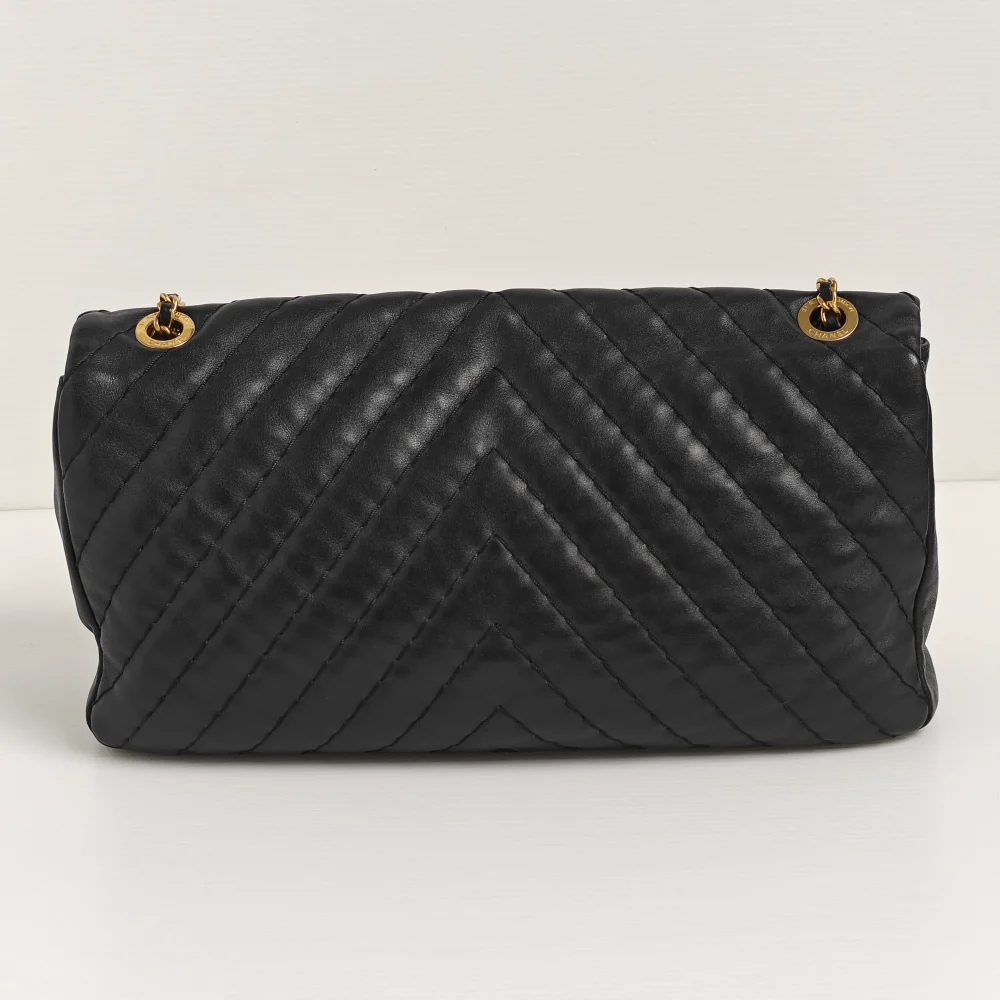 genuine pre-owned Chanel large surpique chevron flap bag - Image 6