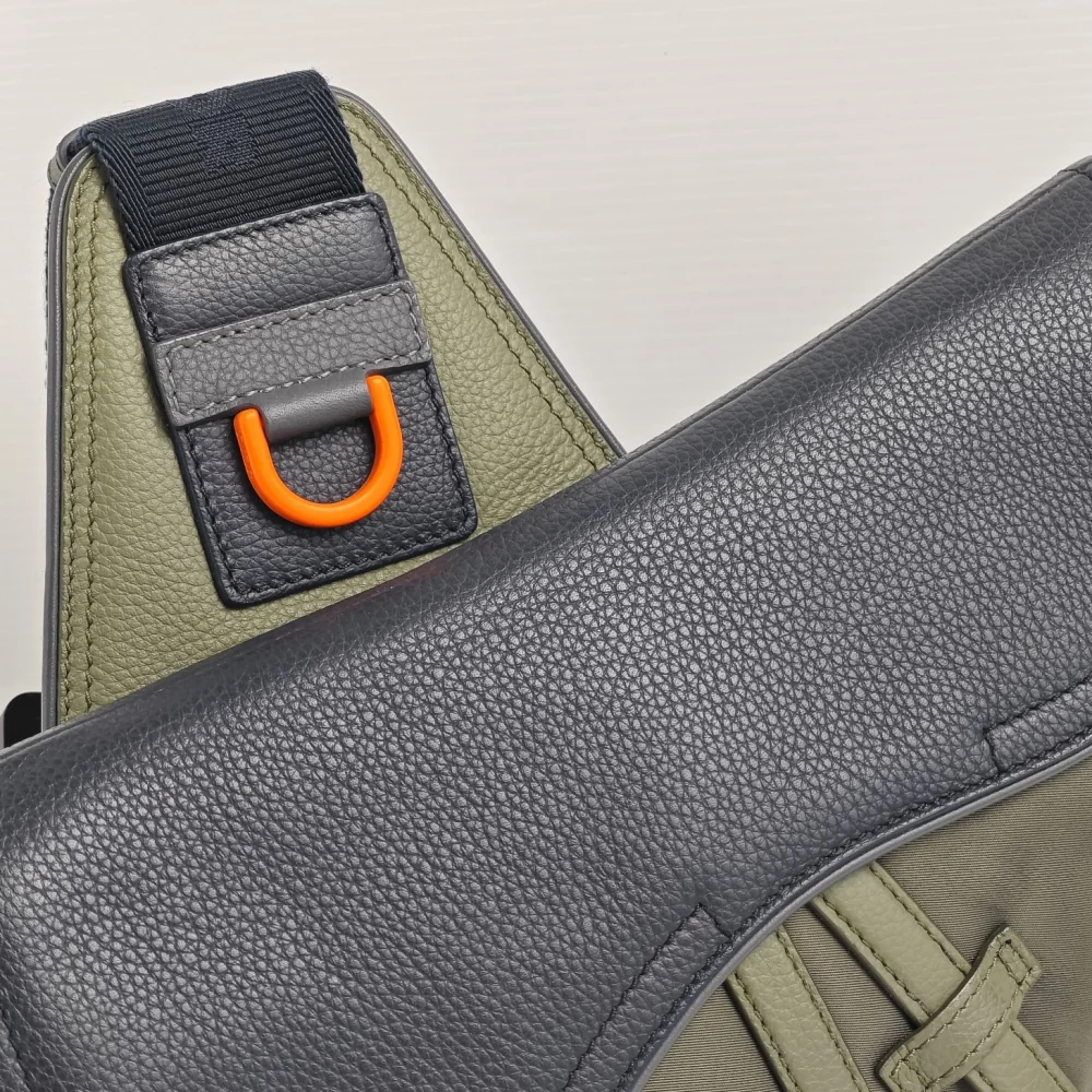 genuine pre-owned Dior x Sacai saddle bag - Image 6