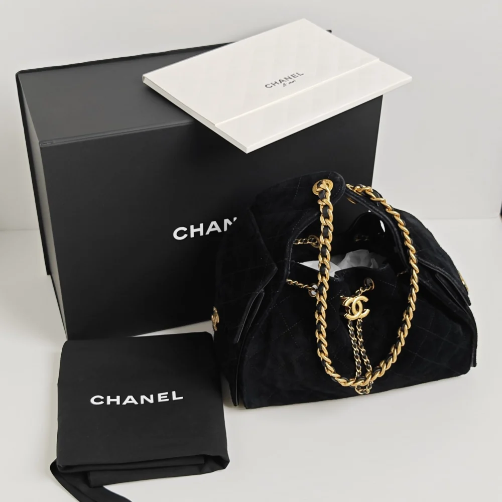genuine pre-owned Chanel 25 small black suede - Image 14