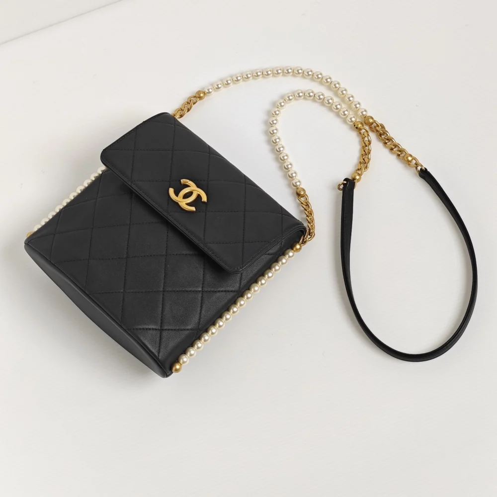 genuine (like-new) Chanel "about pearls" hobo flap - Image 8