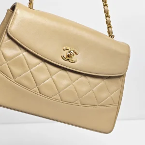 genuine pre-owned Chanel 1990 vintage beige medium flap
