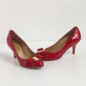 genuine (almost-new) Ferragamo “carla” classic heels (US 5.5C)