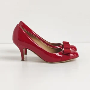 genuine (almost-new) Ferragamo “carla” classic heels (US 5.5C)