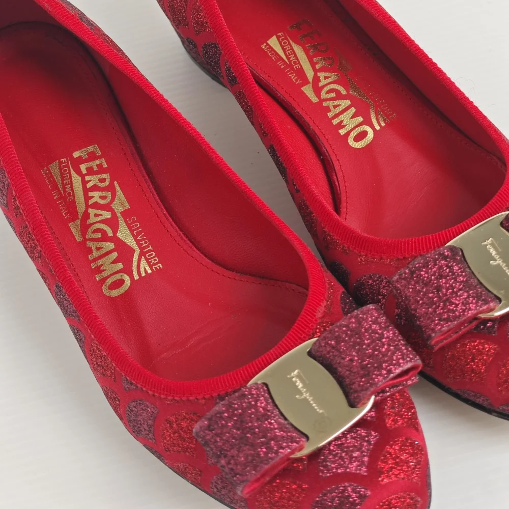 genuine (almost-new) Ferragamo "vara mermaid" glitter pumps (US 5.5D) - Image 4